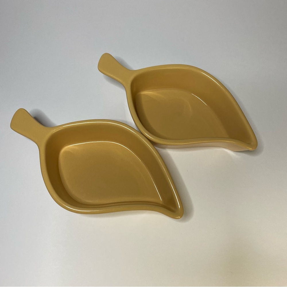 Chantal 12 Ounce Ramekin Leaf Baking Dish Yellow 93-LO15 9”x4.5”x2” Set of 2